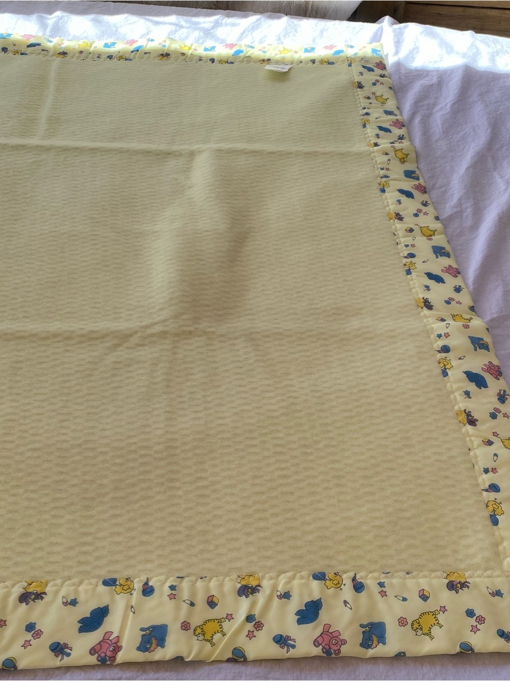 Vintage Esmond Yellow Baby Blanket Satin like Trim Nursery Receiving Crib Throw - Picture 7 of 7